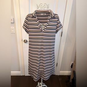 Short sleeve above knee